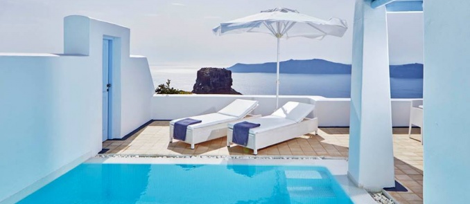 Early summer escape to Santorini: Book the offer of Astra Suites